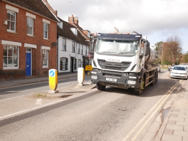 HGVs passing through Henley pose a danger to the environment and pedestrians